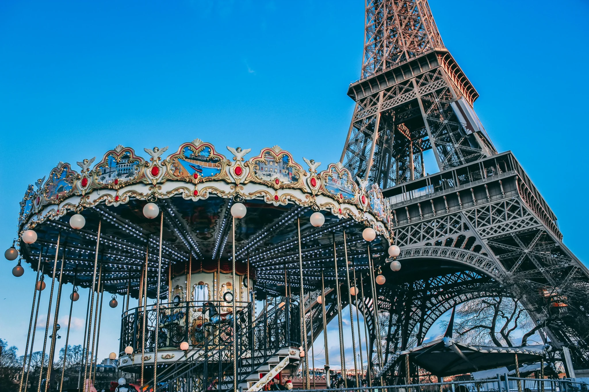 Pebbspace-Paris-Eiffel-Tower-2048x1365